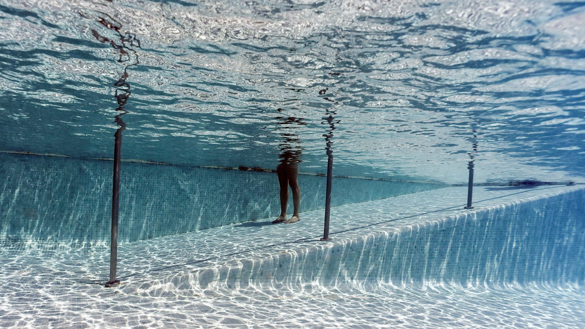 A woman cools off in a pool as Spain experiences a heatwave, in Madrid on June 2. /Oscar Del Pozo/AFP
