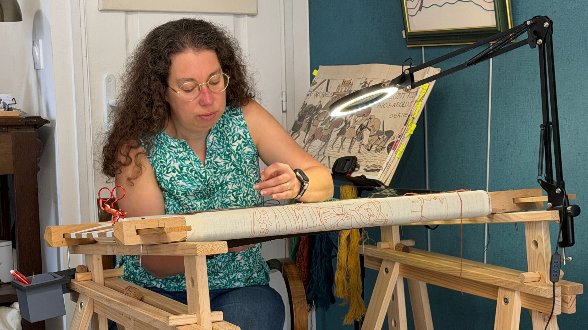  Professional embroiderer Nathalie Marin gets to work. /Iolo ap Dafydd/CGTN