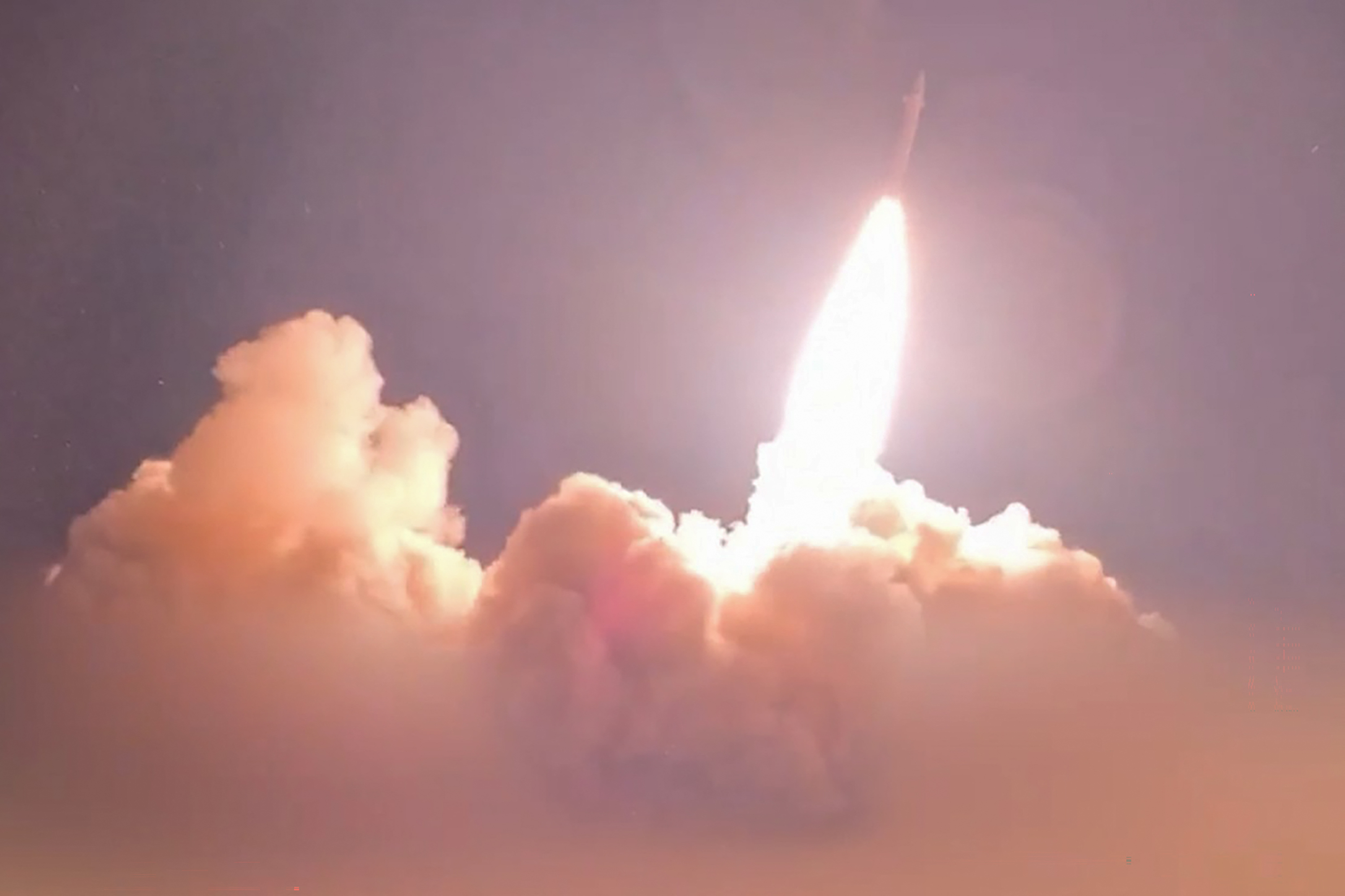 A missile being launched from an undisclosed location towards US targets in Jordan, Kuwait and Bahrain. /SEPAHNEWS.COM/AFP
