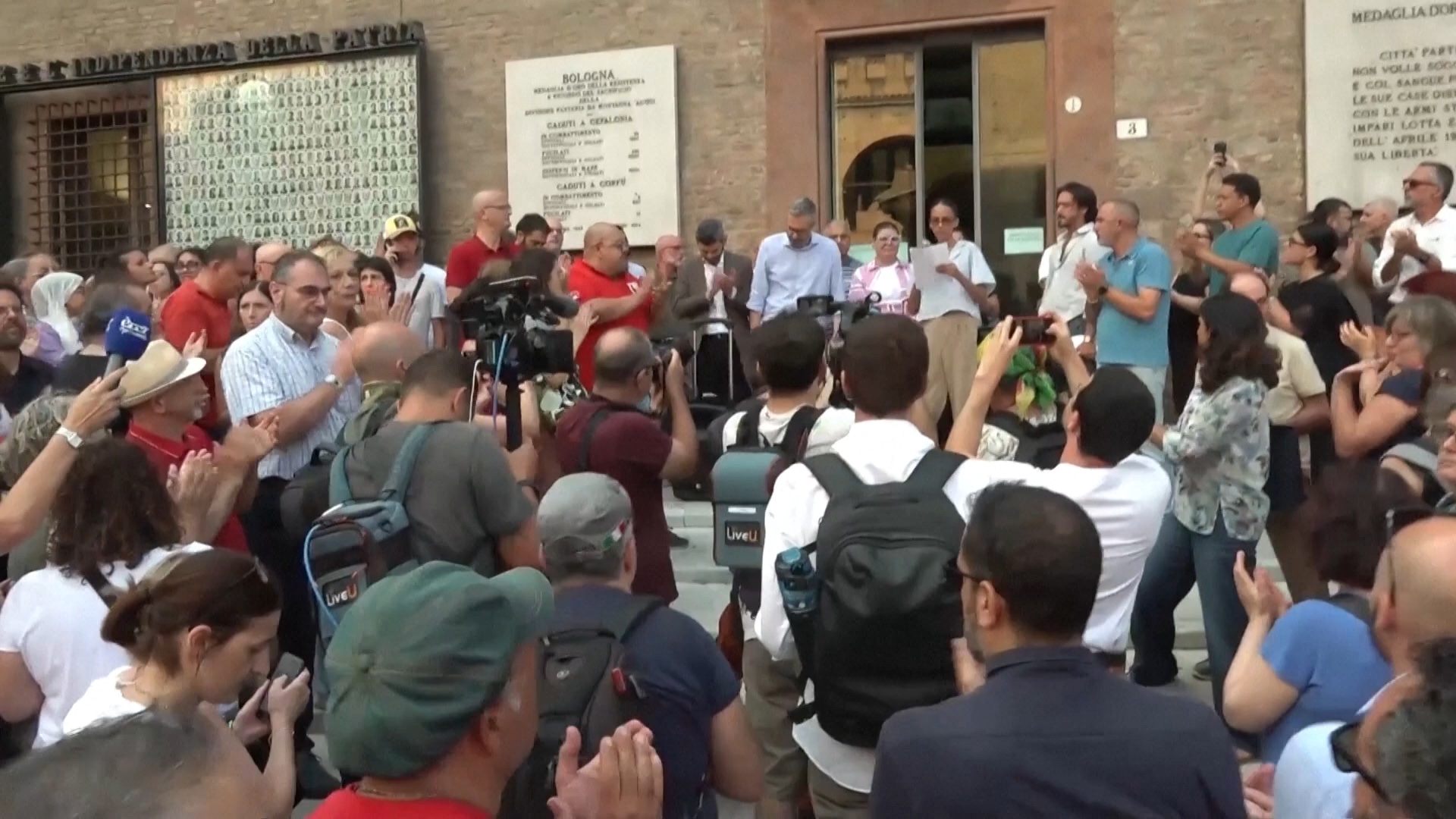 Yossra Fakir (center with paper in hand), niece of the deceased, spoke to the protesters. /AGTW/Reuters