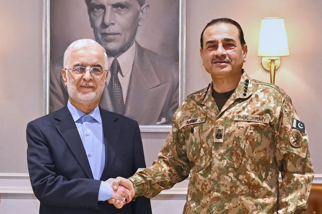 Iran's Interior Minister Eskandar Momeni, left, shakes hand with Pakistan's Army Chief Field Marshal Asim Munir prior to their meeting in Rawalpindi, Pakistan, Tuesday, July 21, 2026. /Inter Services Public Relations via AP