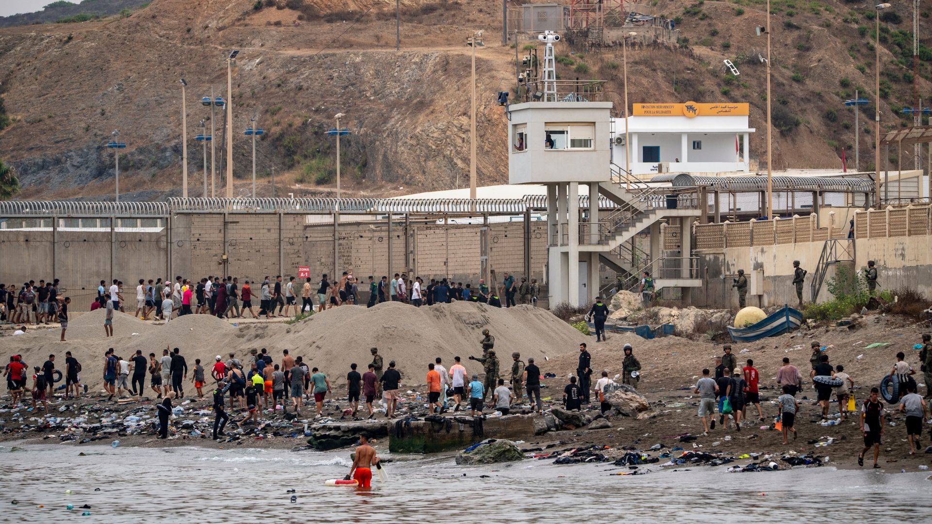 Migrants return to Morocco from the Spanish enclave of Ceuta. /Antonio Sempere/AP