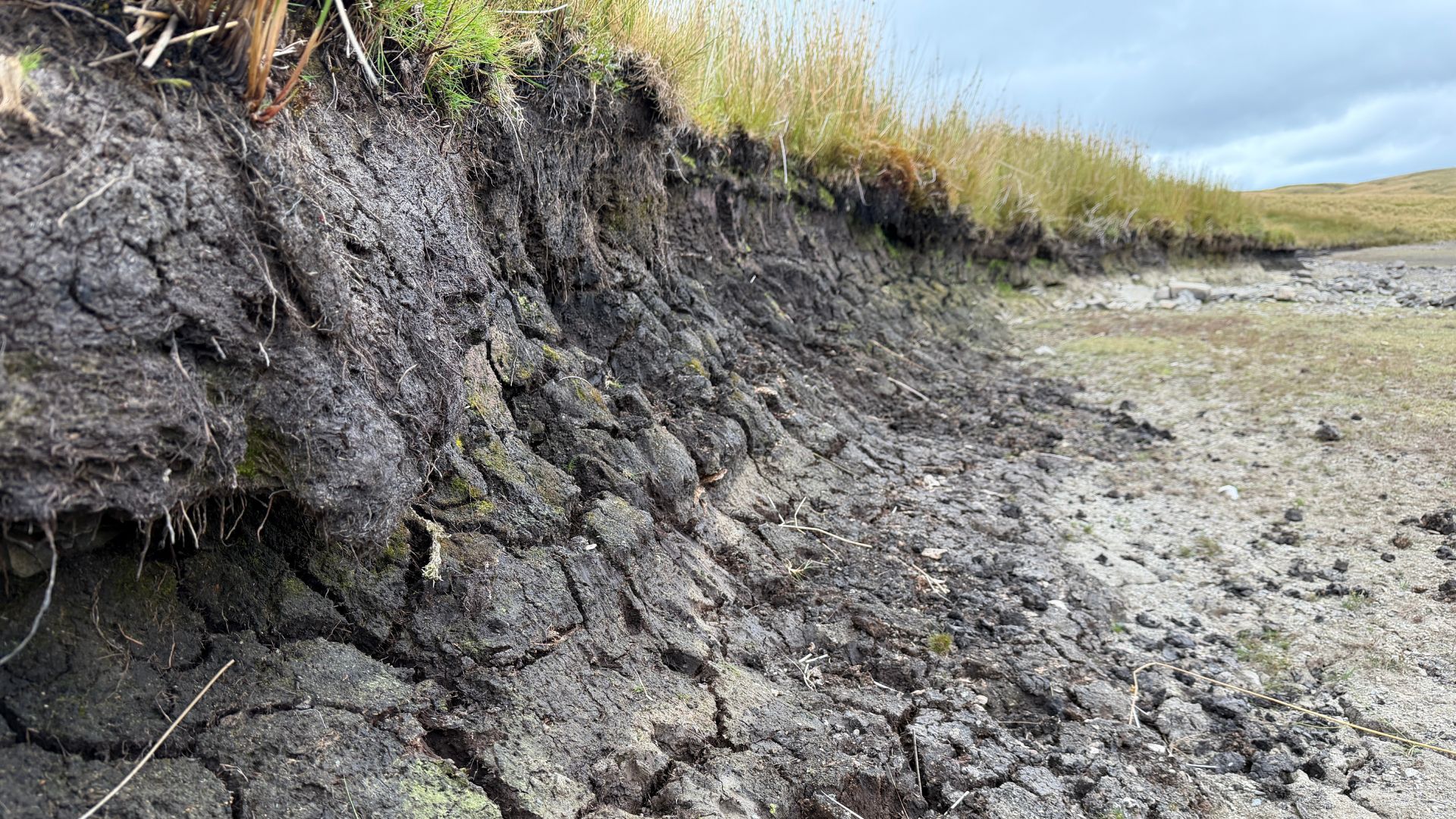 What should be a reservoir is now all but dried up – a symbol of drought, but also a logistical nightmare. /Iolo ap Dafydd/CGTN