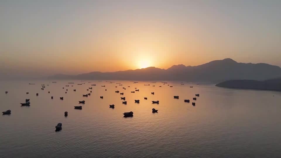 Uncertainty over the Strait of Hormuz continues to hamper supply chains and affect oil prices. /Reuters
