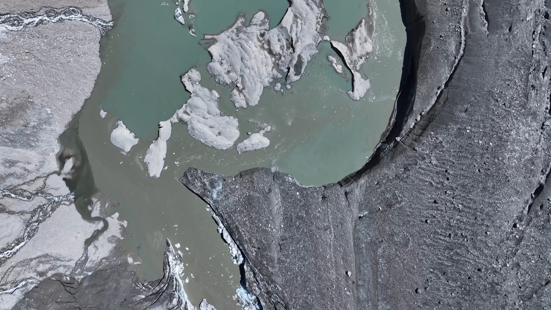 The melting glacier is changing the geography of Austria. /CGTN