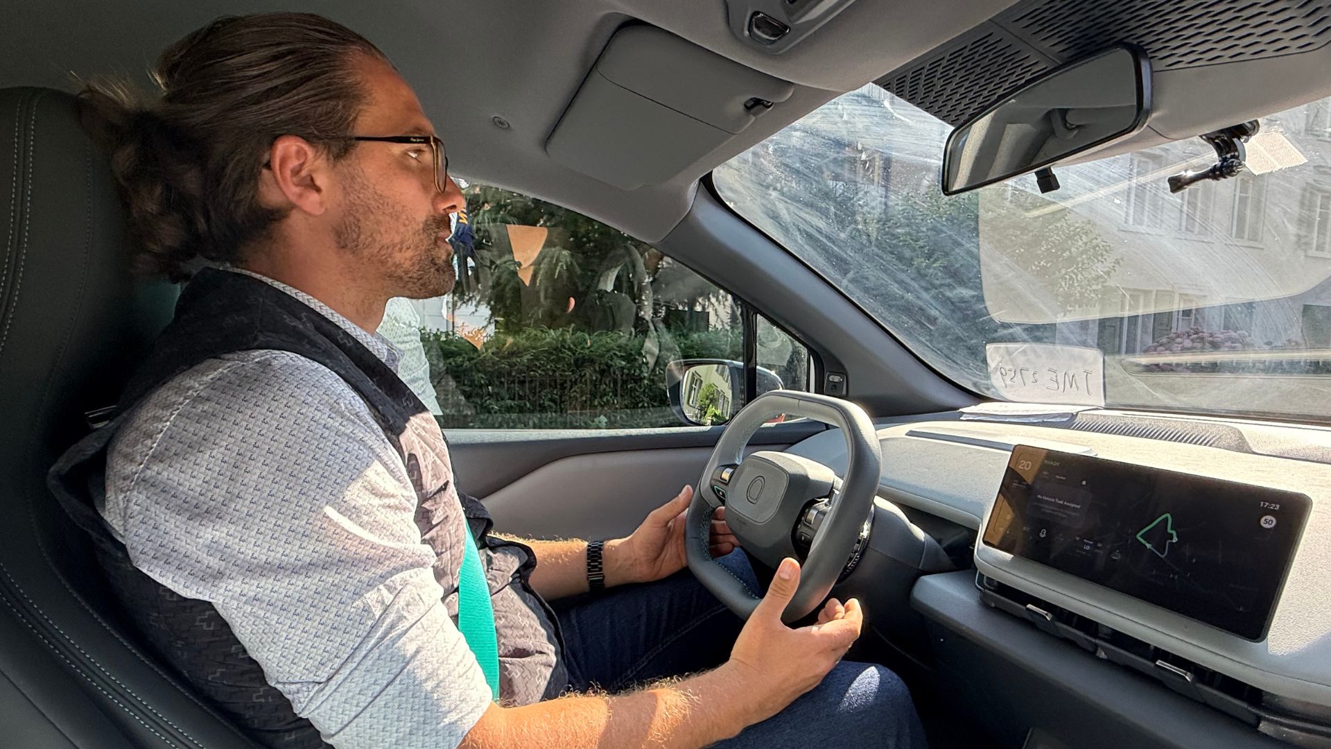 Although the autonomous system controls the vehicle, the drivers remain ready to take over if necessary. /Julia Hamilton