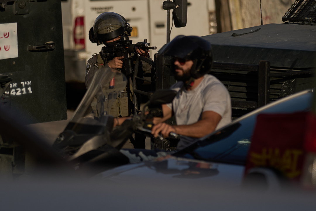 A member of Israeli security forces aims his weapon during an army operation in the Qalandiya refugee camp, in the West Bank, Wednesday, Aug. 5, 2026. /AP Photo, Leo Correa