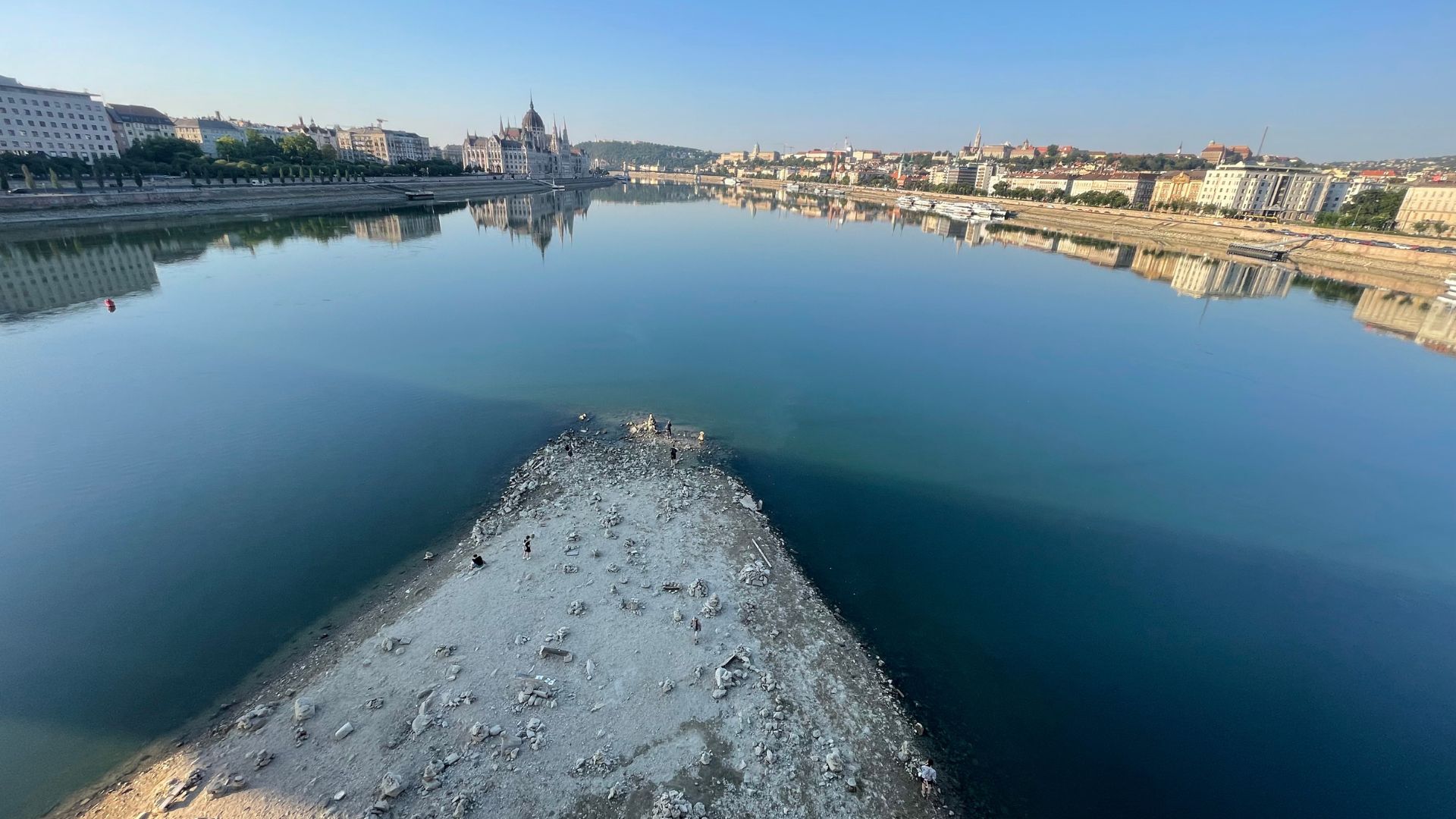 The river Danube has reached record low levels following extreme heat. /Pablo Gutierrez