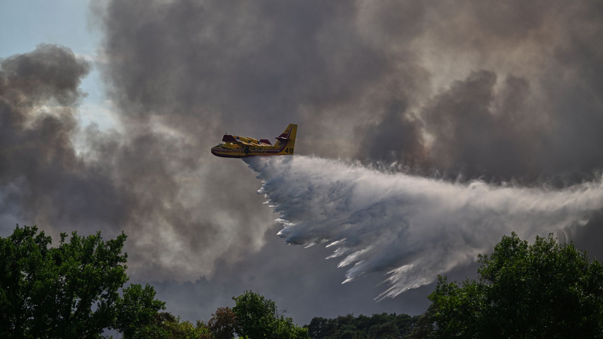 Could new water bombers help Europe in the fight to tackle wildfires?