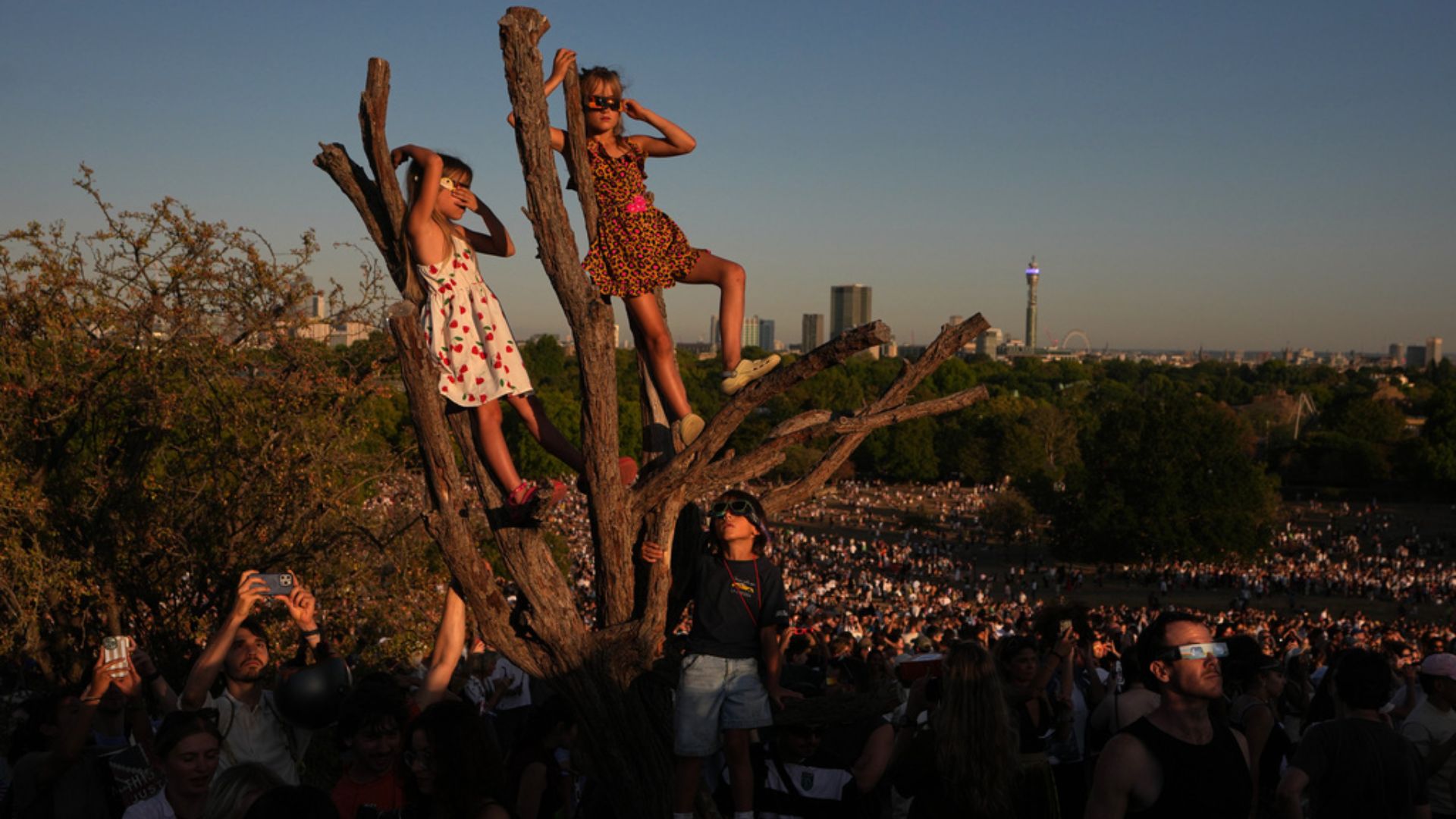 Huge crowds gathered at London's famous viewpoint, Primrose Hill. /Kirsty Wigglesworth/AP Photo