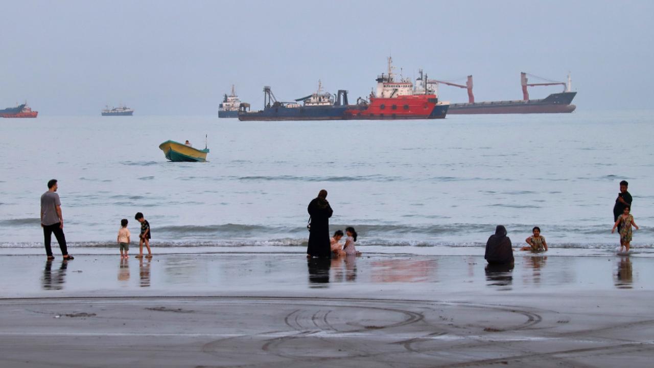 Iran and US both claim control of Strait of Hormuz