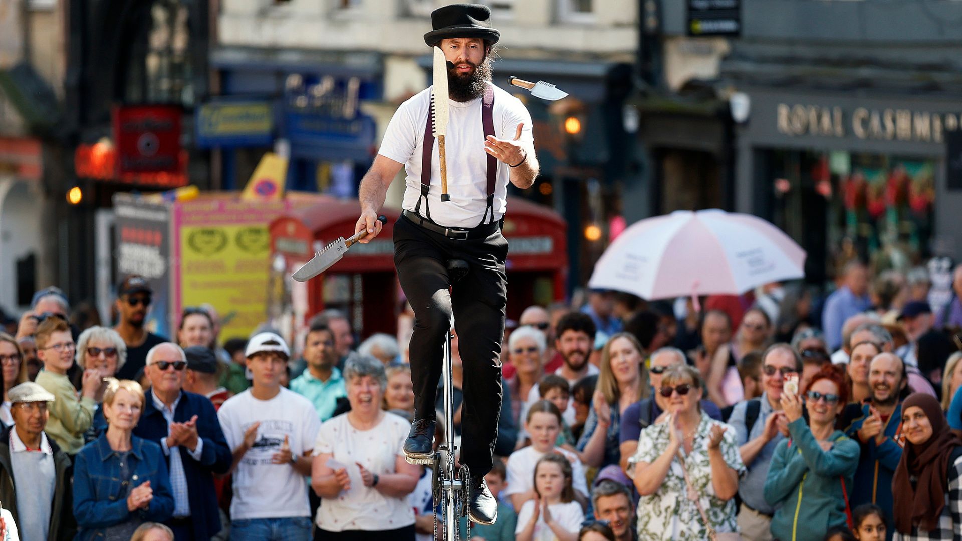 A juggler entertains on the Royal Mile during this month's Edinburgh Festival which brings thousands of visitors to the city. /Jeff J Mitchell/Getty Images
