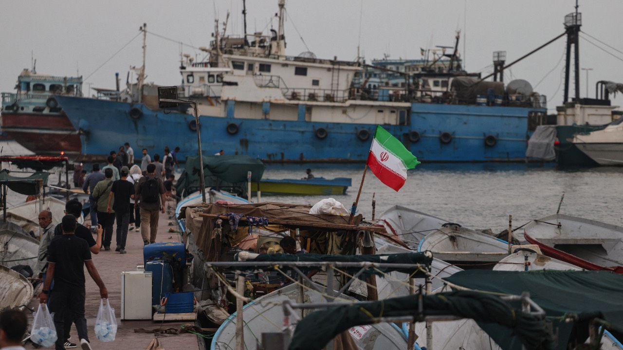 Boats anchored at the Five-Step local fishing harbor in the port city of Bandar Abbas in southern Iran./ Atta Kenare/AFP