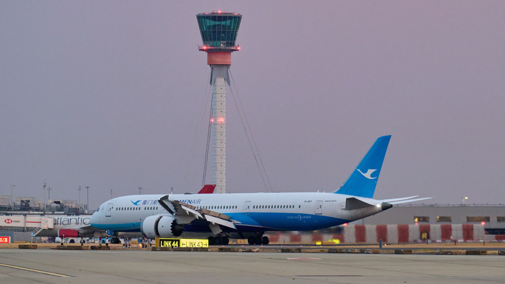 The service will run three times a week, on Wednesdays, Fridays and Sundays. /Xiamen Airlines