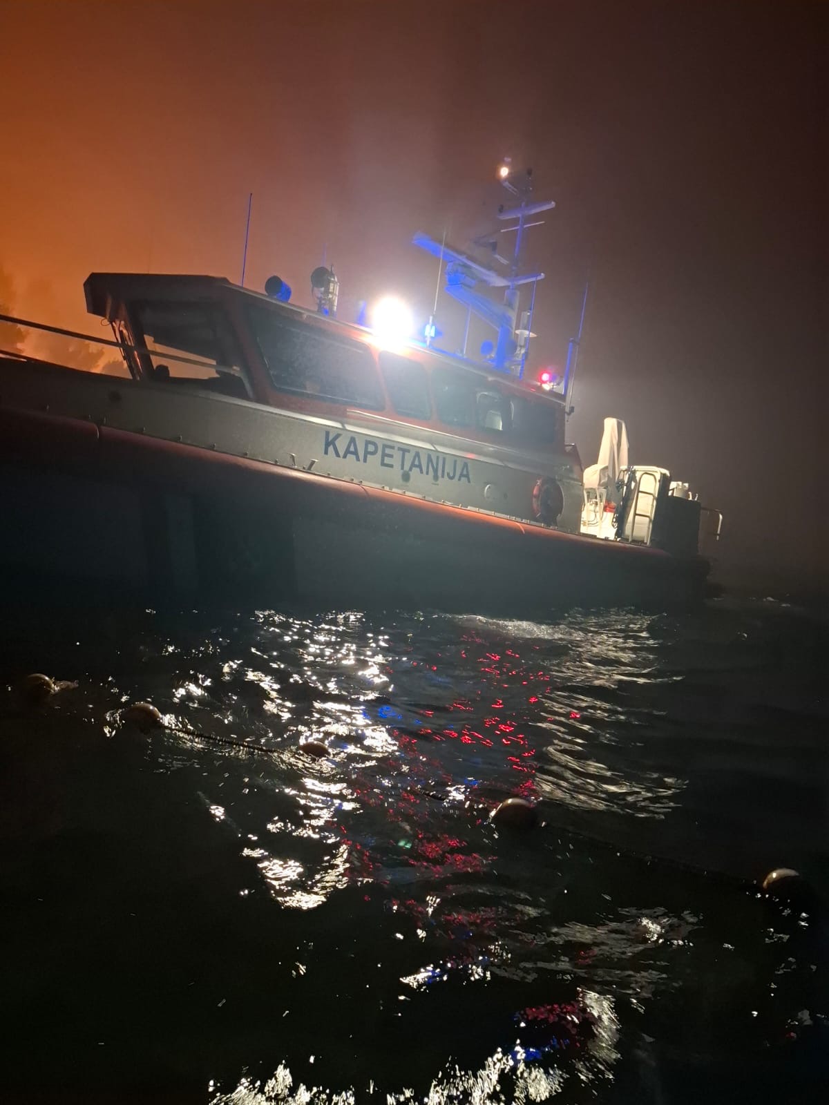 The fire broke out Thursday evening in the western part of Brač. /Richard Owen