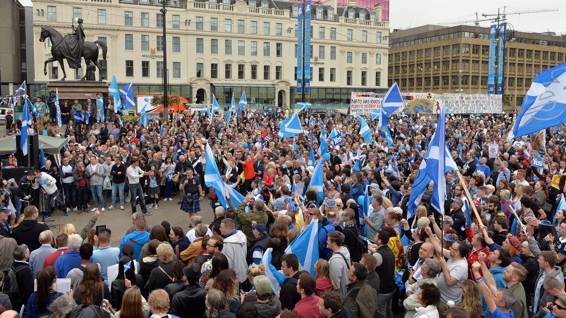 On September 17, 2014, supporters of Scottish independence rally in Glasgow's George Square ahead of the Scottish independence referendum vote the following day. /i-Images/Polaris Picture Agency