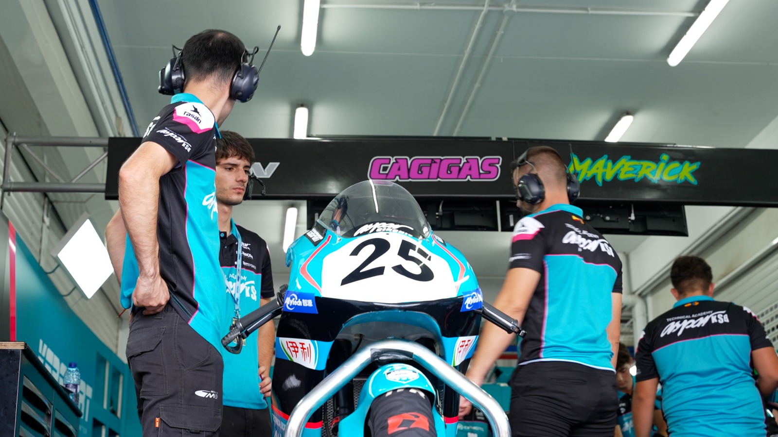The CFMOTO Aspar team prepares Sun's bike for racing. /Ken Browne/CGTN