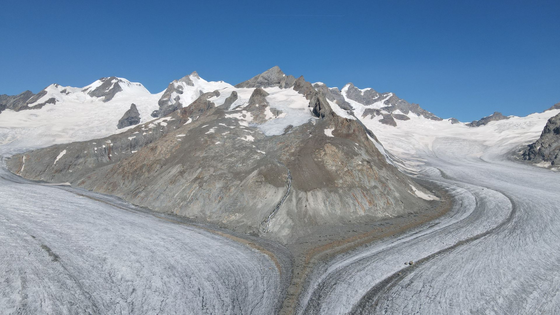 Europe's heatwaves have left no land untouched, including the usually-snow-covered peaks in the Swiss Alps. /Julia Hamilton.
