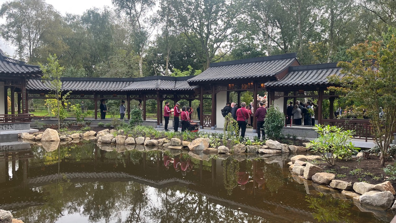 The ceremonial unveiling of the garden took place to coincide with China's Mid-Autumn Festival. /CCTV