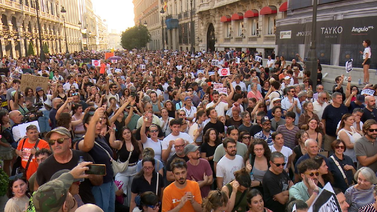 Eviction of 87-year-old sparks mass housing protests in Madrid