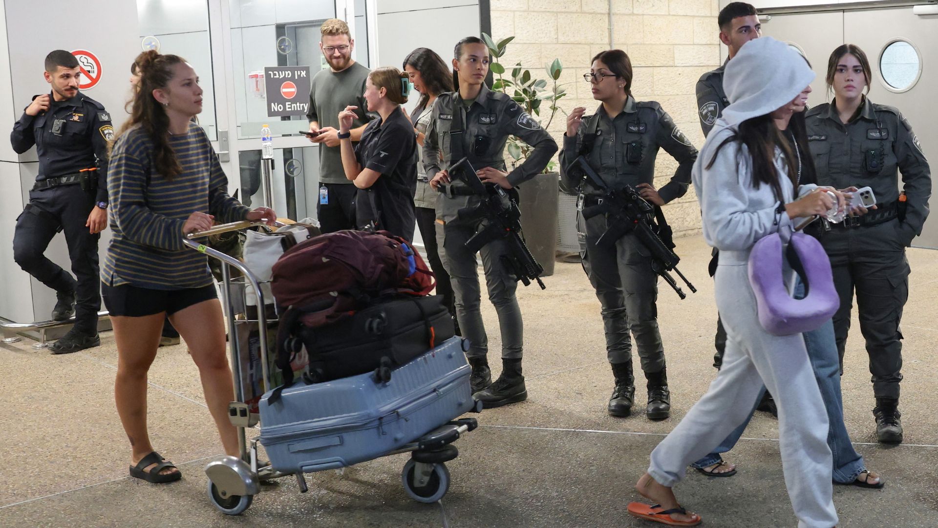 Passengers from flight FZ1073 after finally landing at Israel's Ben Gurion Airport. /Jack Guez/AFP
