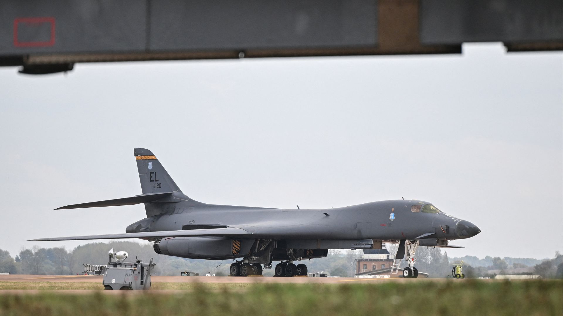  A US Air Force B-1 Lancer bomber at RAF Fairford base in Fairford, a week before its removal. /Justin Tallis/AFP
