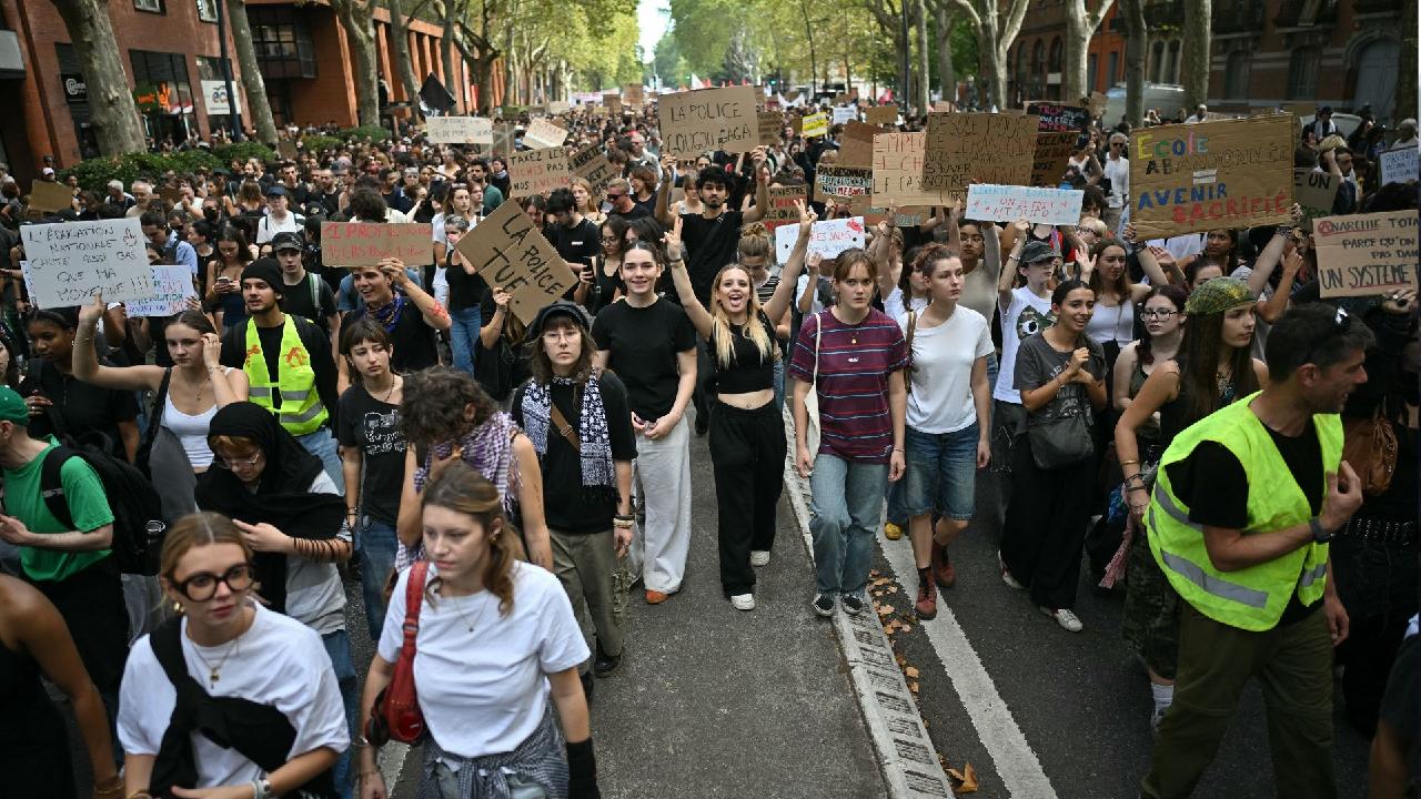 French school protests intensify as students allege police brutality