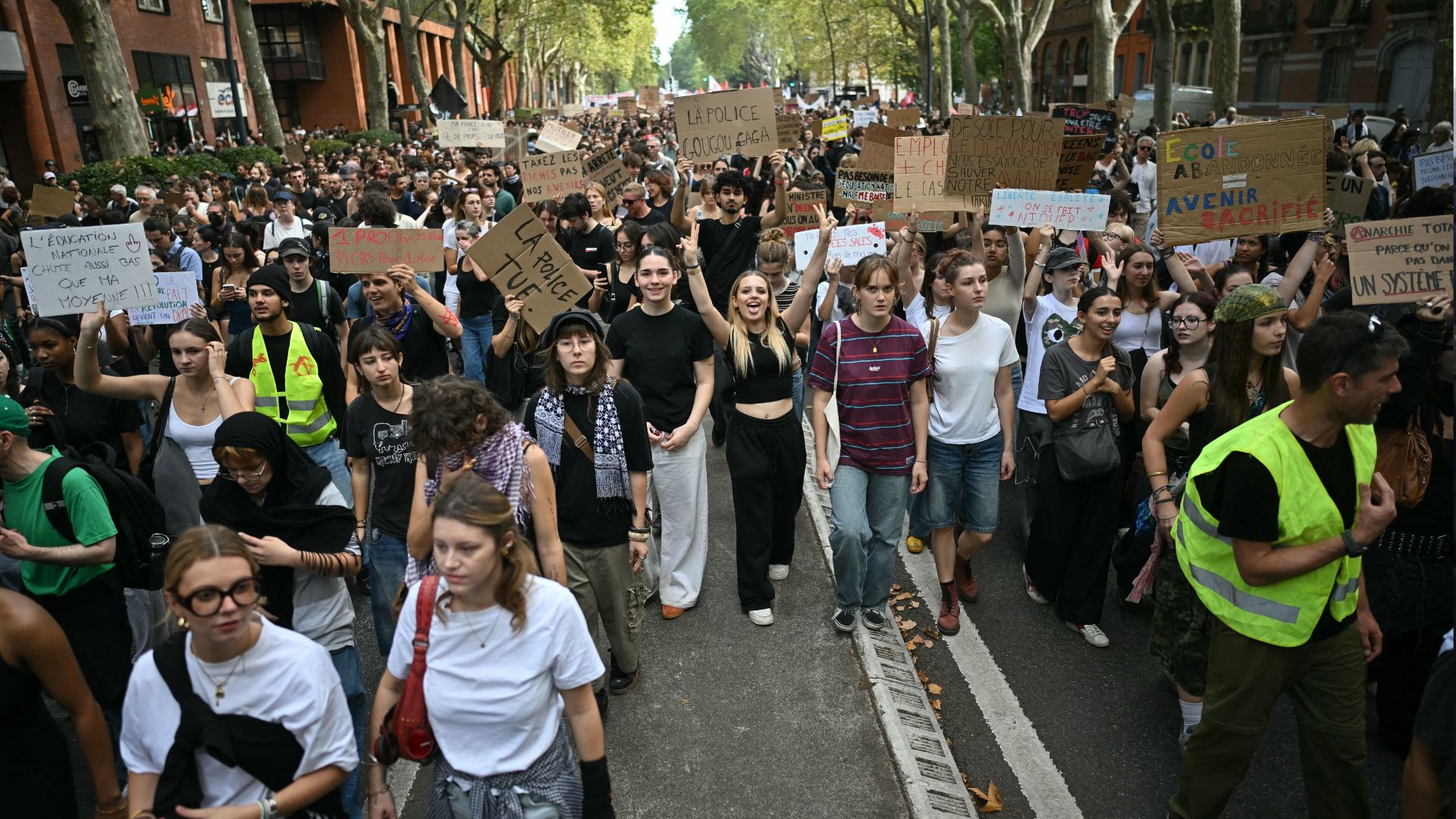 Protesters rally during a demonstration of high-school students in Toulouse, on October 6. /Lionel Bonaventure/AFP
