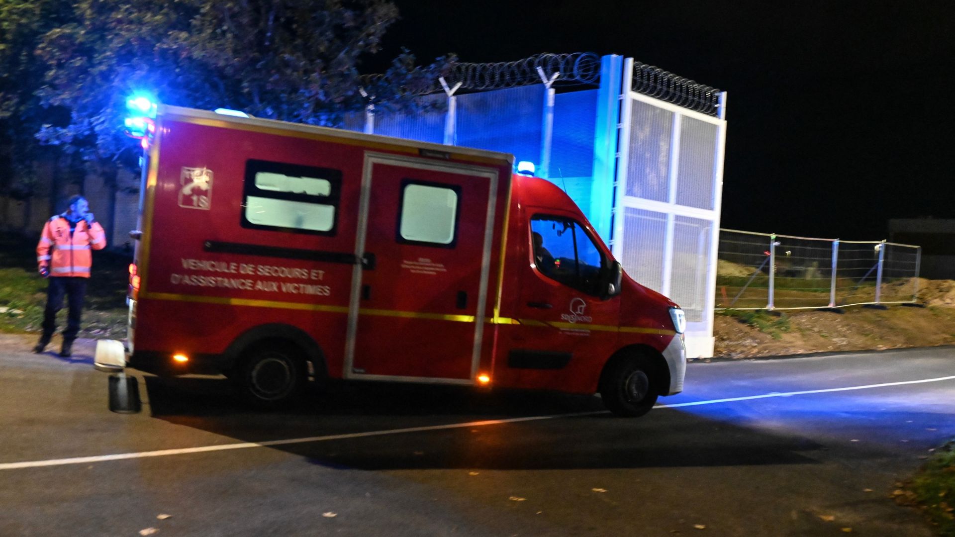 An emergency vehicle drives into the Eurotunnel terminal site near Calais, after a minibus collided with a freight train. /Bernard Barron/AFP
