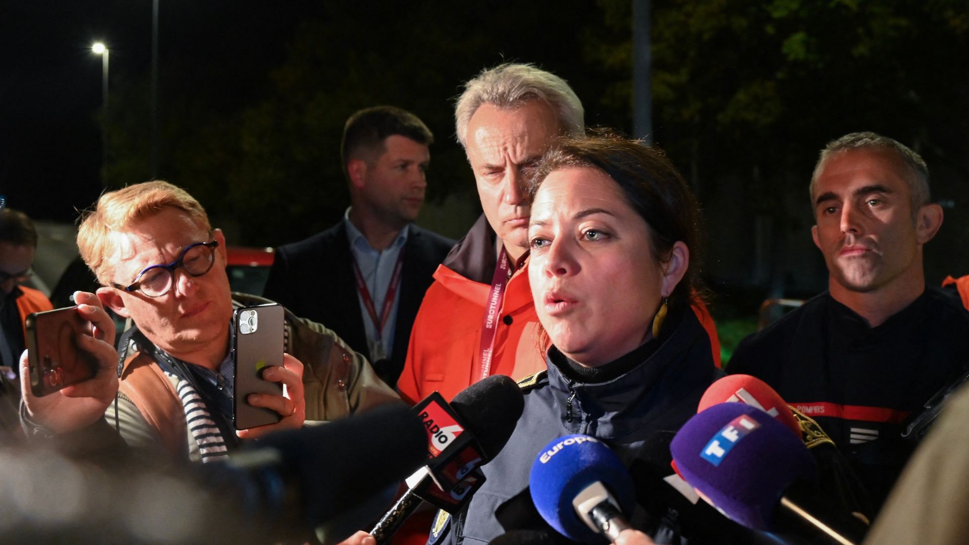 Calais sub-prefect Agathe Cury delivers remarks to journalists at the Eurotunnel terminal site near Calais, northern France. /Bernard Barron/AFP
