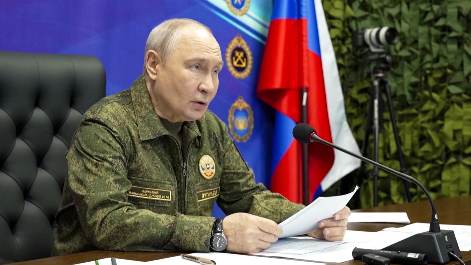 Russian President Vladimir Putin chairs a meeting during a visit to a command post of Russia's joint military task force at an undisclosed location in Russia, on Friday, October 16, 2026. /CFP.