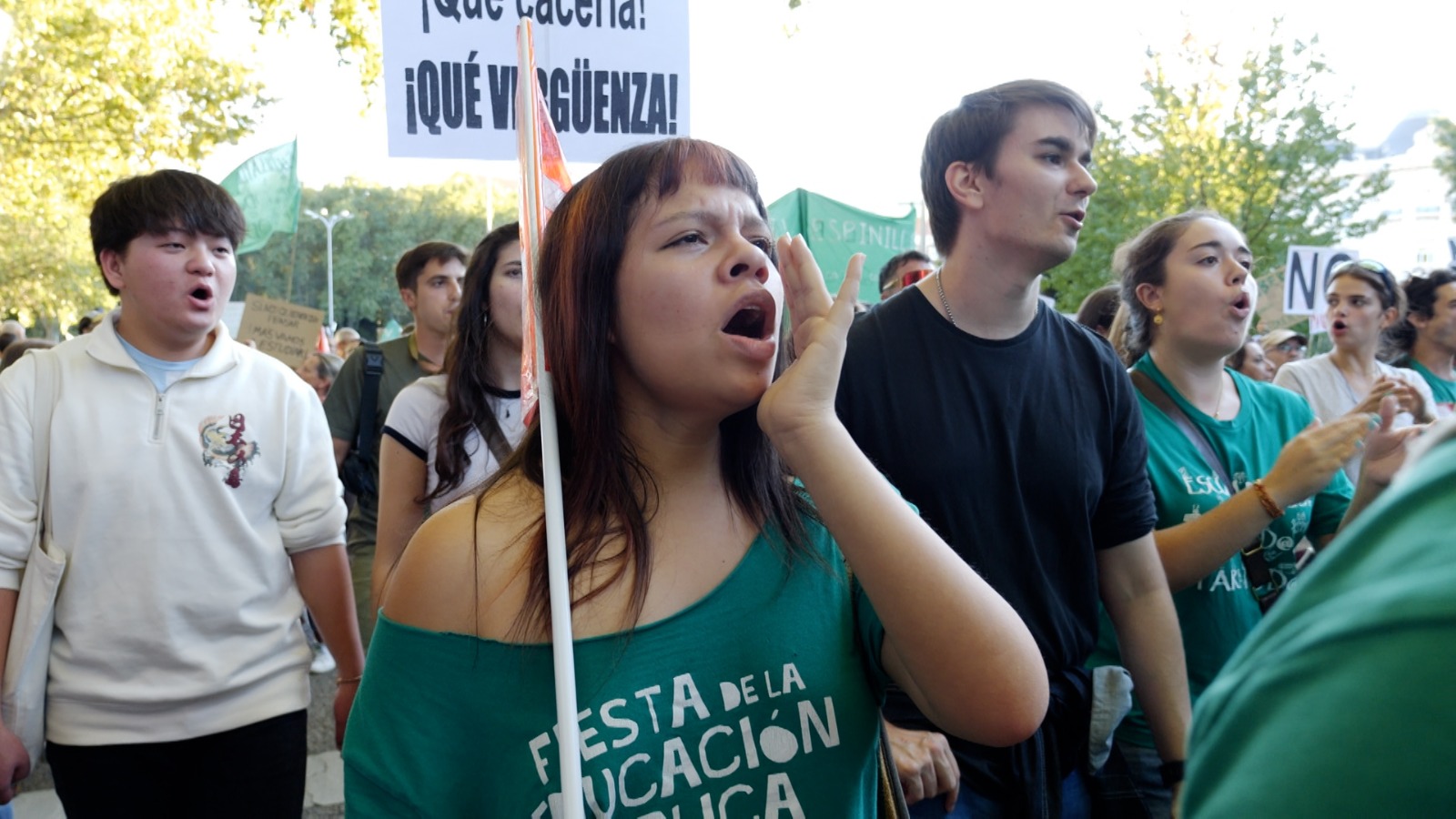 Voices are raised in Madrid to protect public education systems and to demand better funding, better pay for teachers, and better infrastructure for students. /CGTN