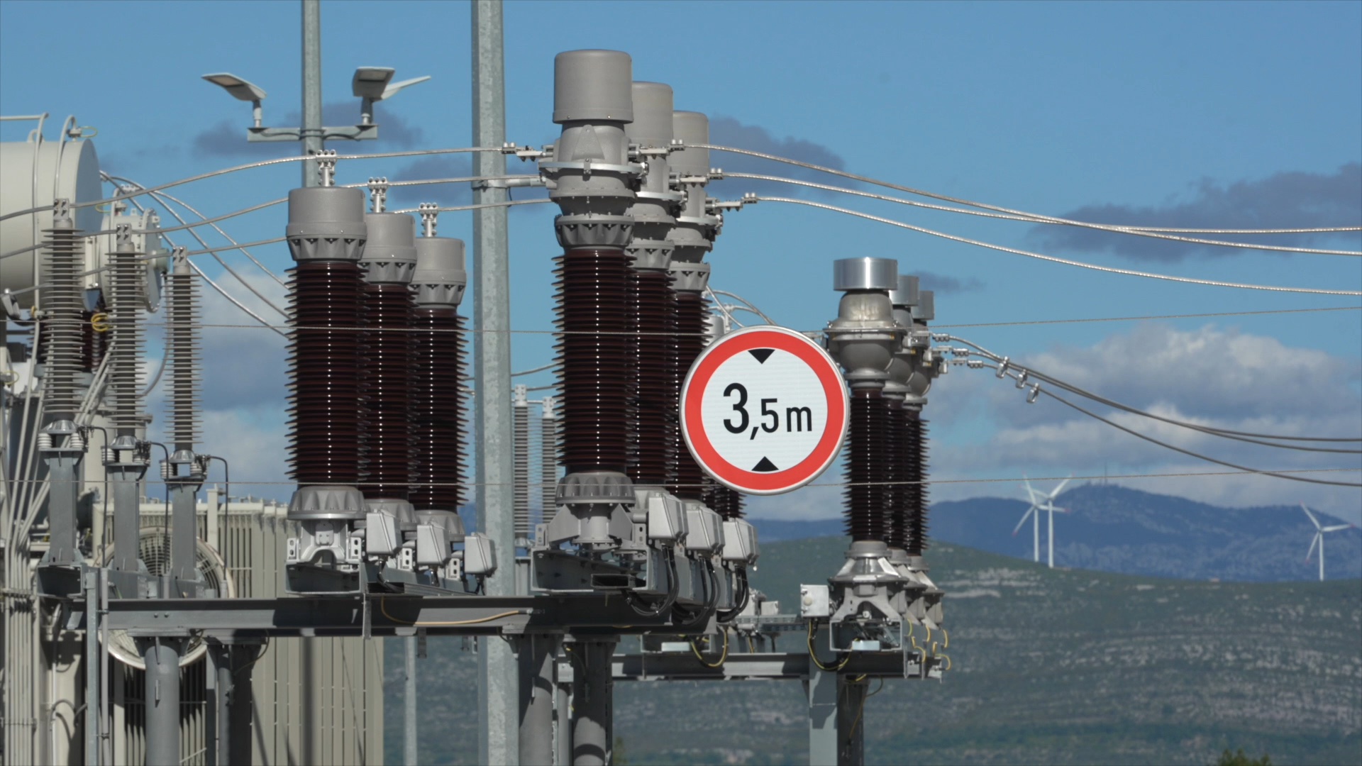 The plant is expected to generate about 165 gigawatt-hours of electricity annually, enough to supply 50,000 households. /CGTN