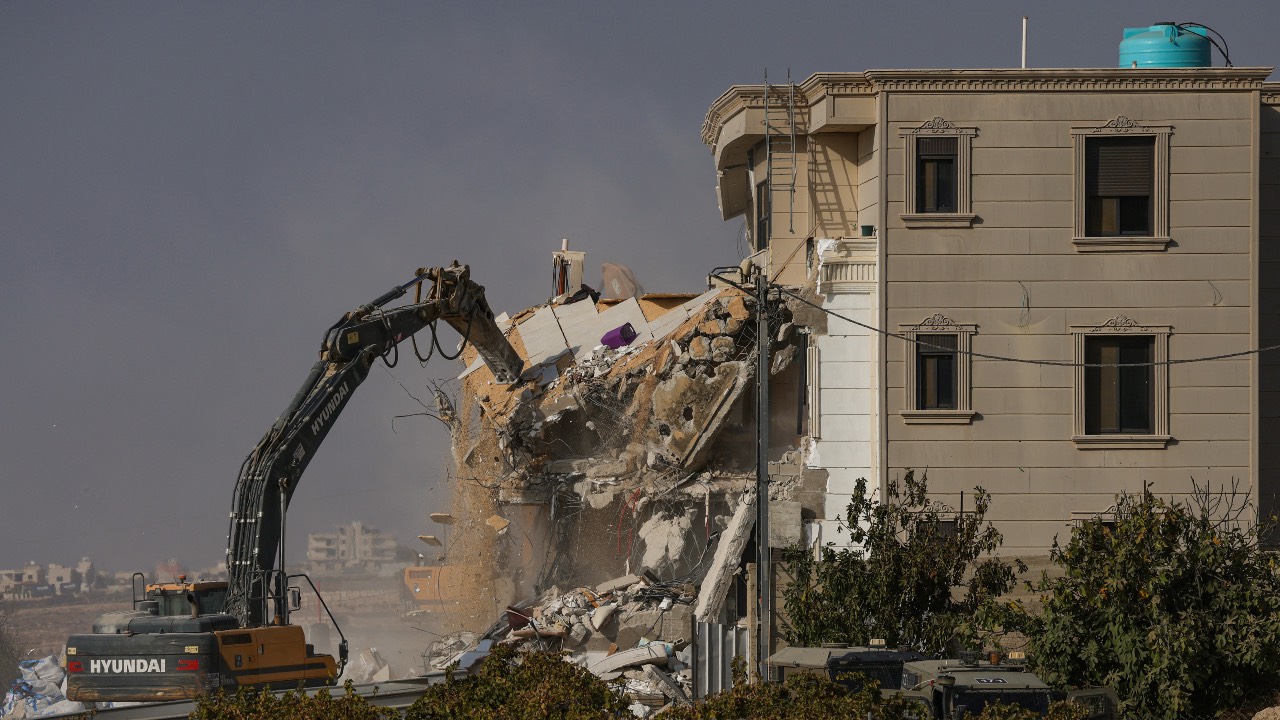 Israeli bulldozers demolish a Palestinian building for the lack of construction permits in the so-called Area C. /Hazem Bader/AFP
