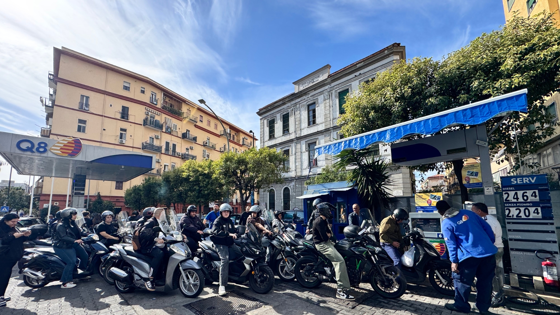Drivers queuing at a Naples Petrol Station October 2026/CGTN