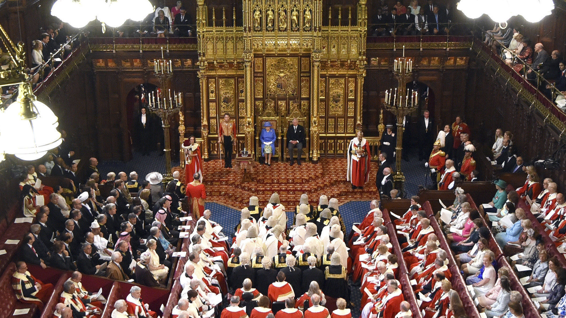 Власть монарха ограничена парламентом. Парламентарная монархия Великобритания. Парламент и Монарх в Великобритании. Монарх Великобритании палата лордов. Конституционная монархия в Британии.