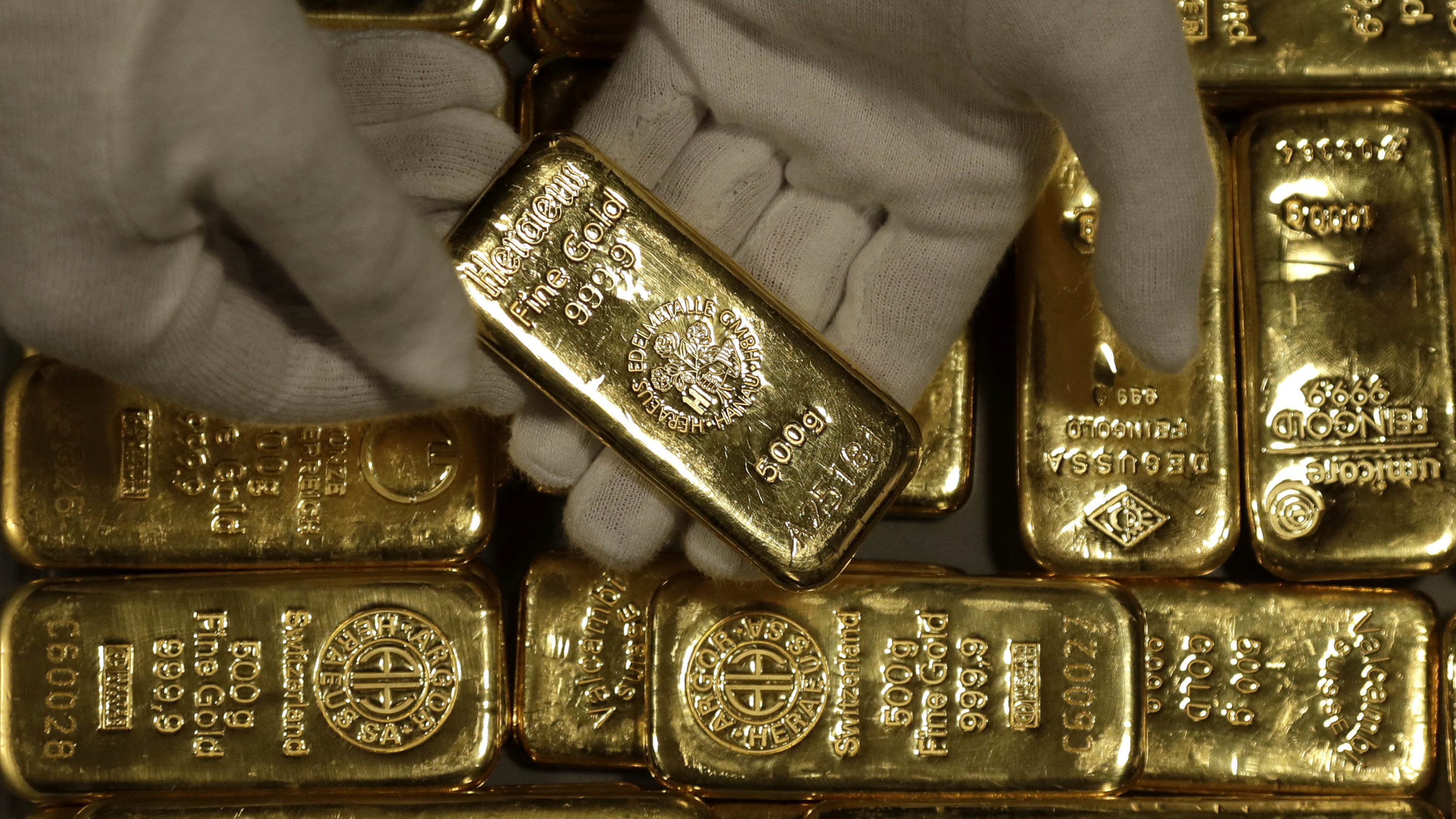 Грамм золота в узбекистане. Золото Узбекистана. Казахское золото. Узбекистан золото продажа. Олтин.