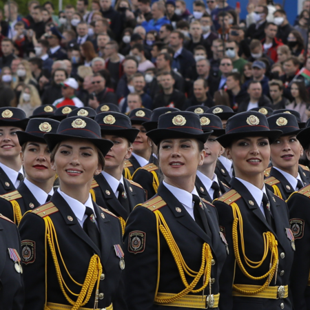 Belarus defies lockdown, thousands parade to mark end of World War II ...